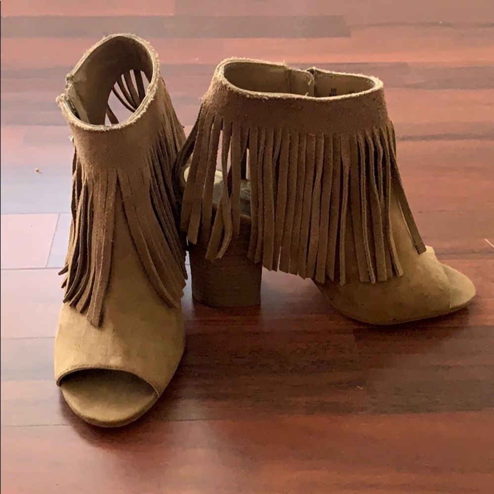 Adorable saddle fringe booties